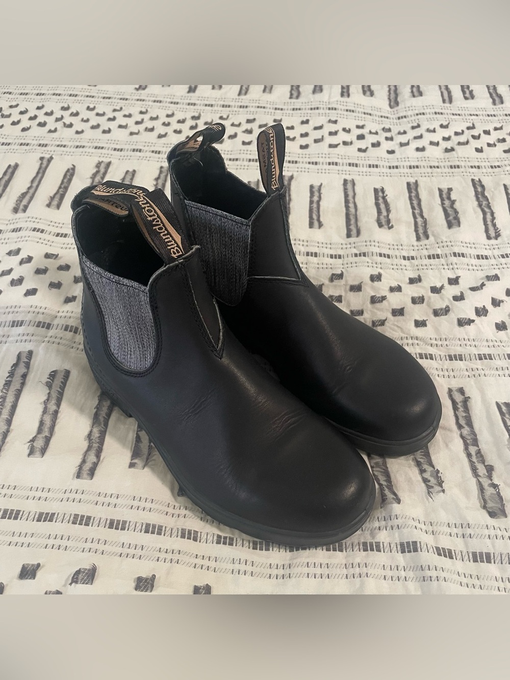 Blundstone Black Chelsea Boot with Gray Panels - Picture 2 of 5